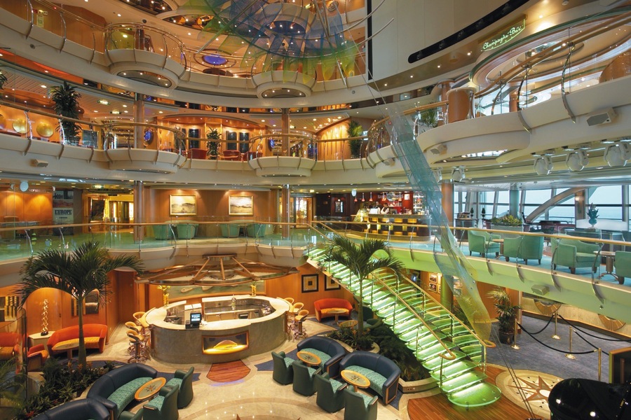 RCI, Serenade of the Seas, Centrum.jpg